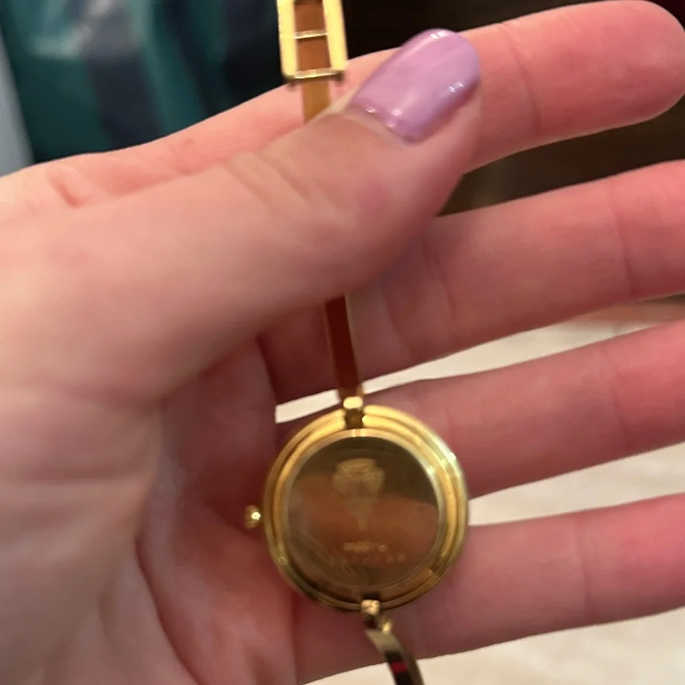 Gucci Bezel Elegant Gold Watch